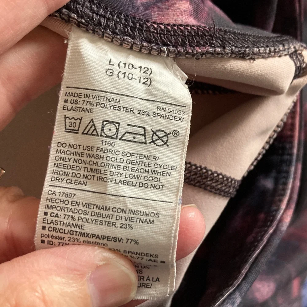 Old Navy Active High-Rise Jogger in Black and Purple